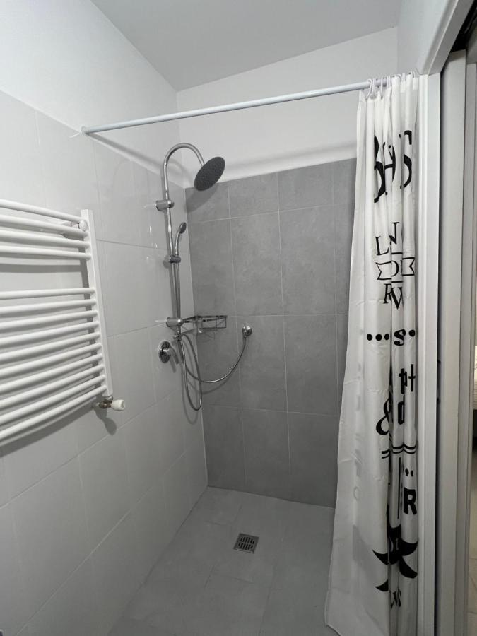 One Room יאשי מראה חיצוני תמונה